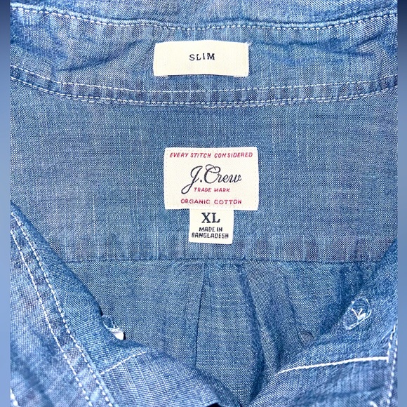 J. Crew
Short Sleeve Denim Causal Button Down
Size XL Slim Fit - Picture 3 of 3